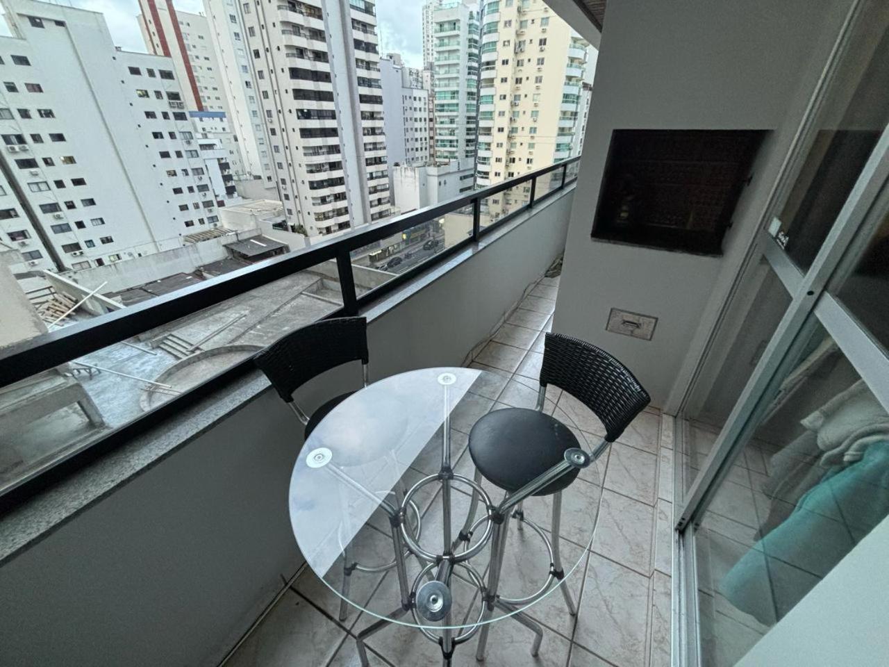 Appartamento Apartamento 2 Quartos Central Diferenciado Balneário Camboriú Esterno foto