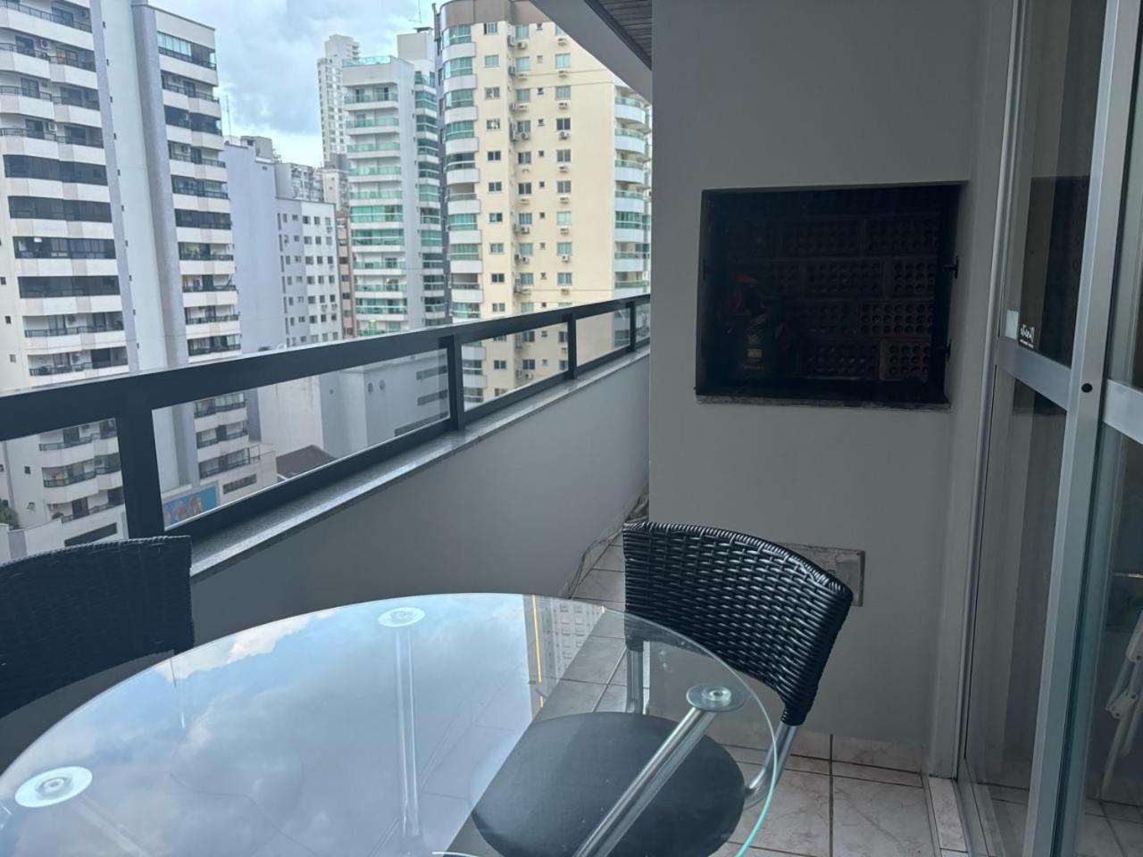 Appartamento Apartamento 2 Quartos Central Diferenciado Balneário Camboriú Esterno foto